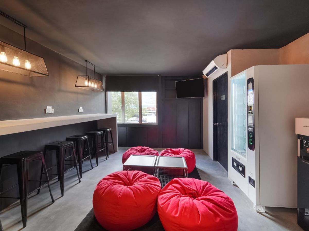 Oyo 89635 Modular Langkawi Capsule Hotel Padang Mat Sirat Exteriör bild