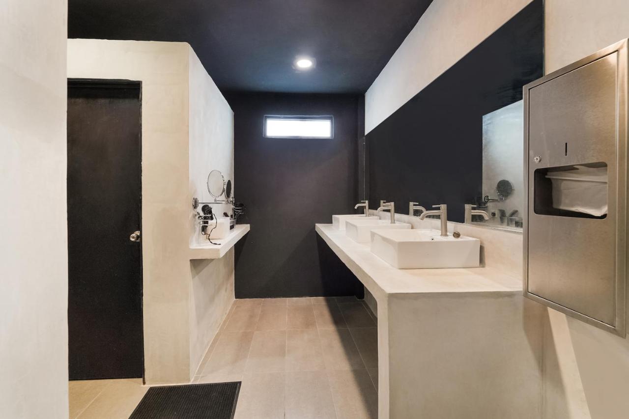 Oyo 89635 Modular Langkawi Capsule Hotel Padang Mat Sirat Exteriör bild