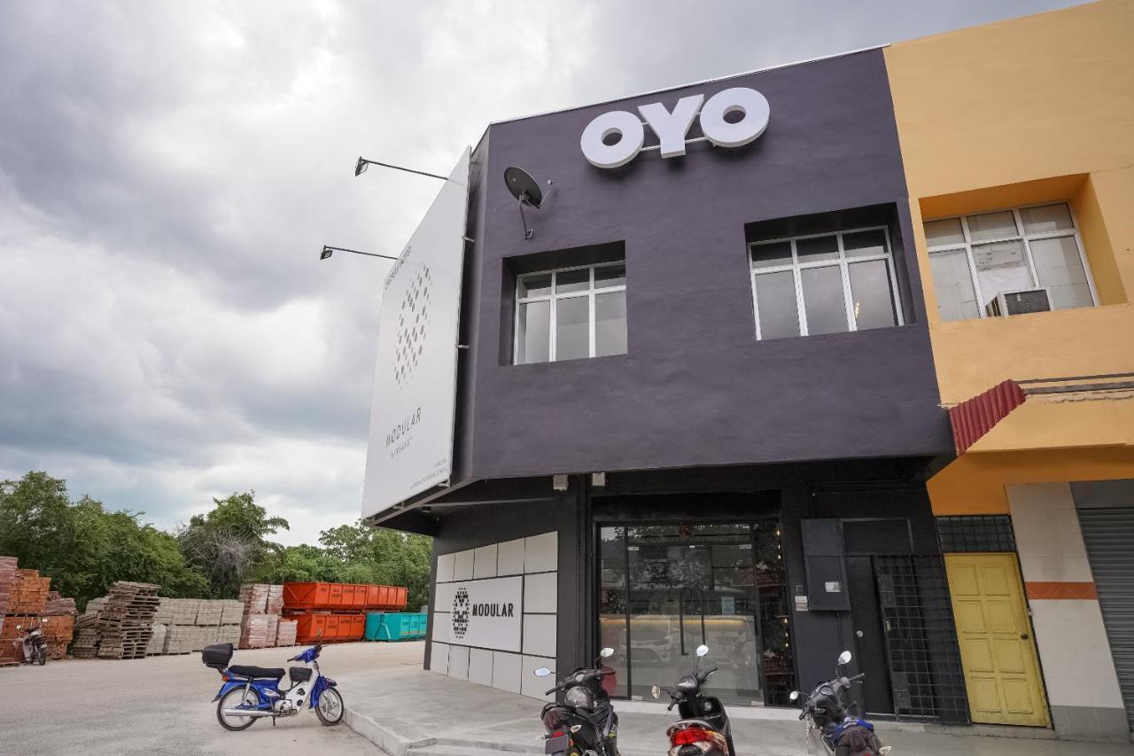 Oyo 89635 Modular Langkawi Capsule Hotel Padang Mat Sirat Exteriör bild