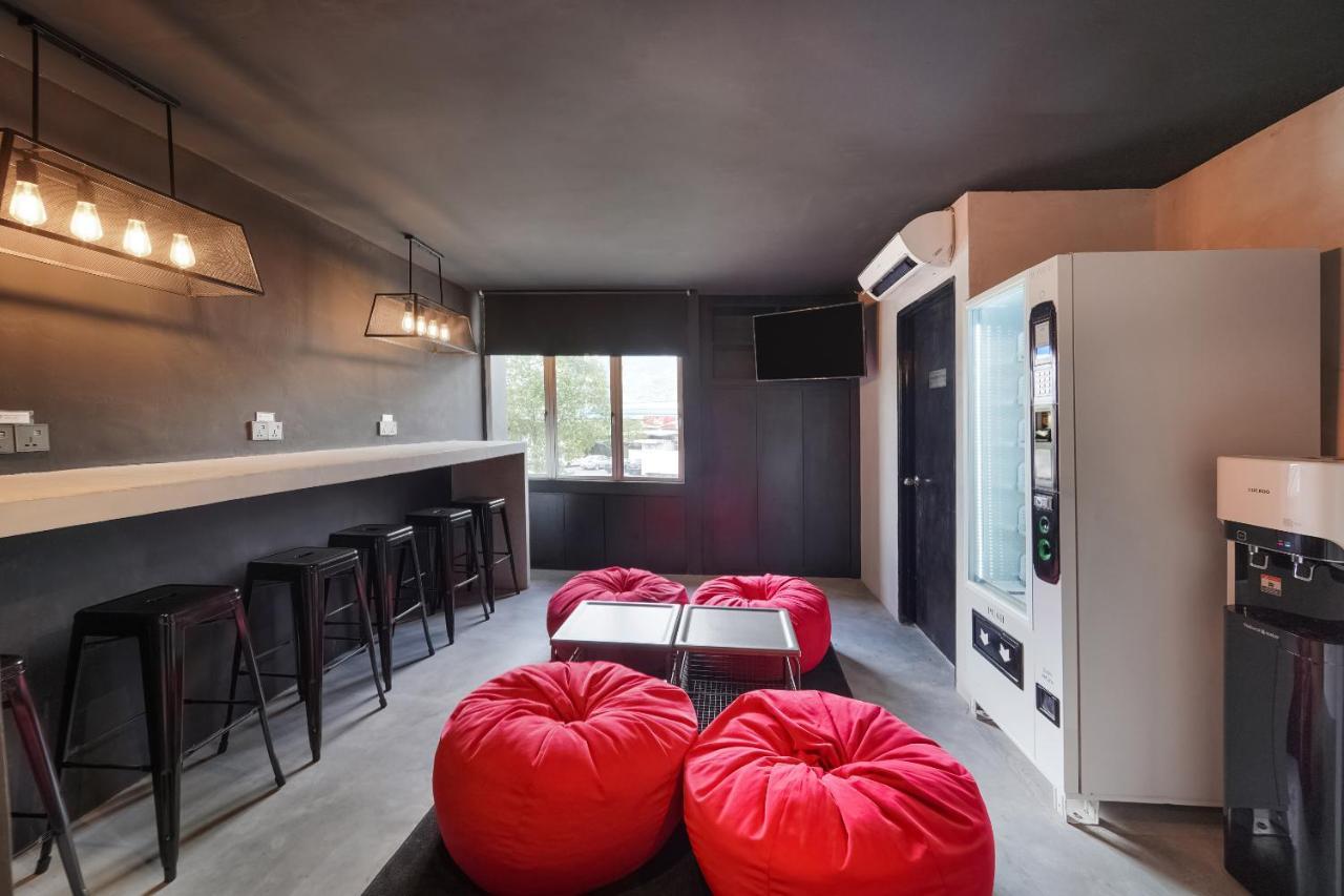 Oyo 89635 Modular Langkawi Capsule Hotel Padang Mat Sirat Exteriör bild