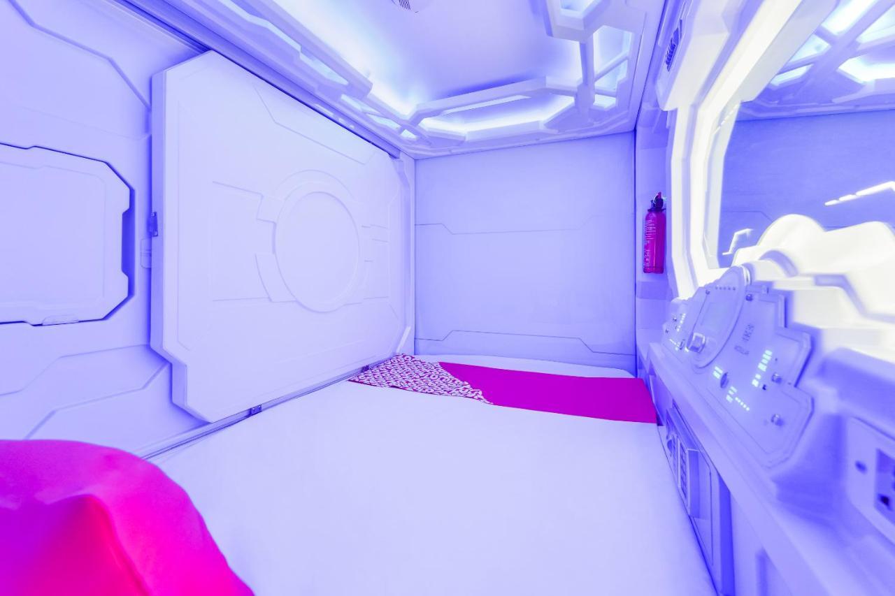 Oyo 89635 Modular Langkawi Capsule Hotel Padang Mat Sirat Exteriör bild